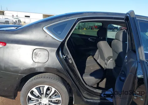 2015 Nissan Sentra S z USA, uszkodzony, nr VIN 3N1AB7AP1FY308573